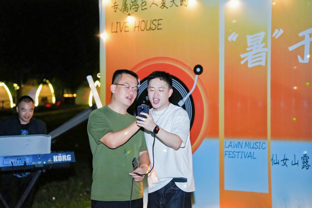 王总唱歌 (2)